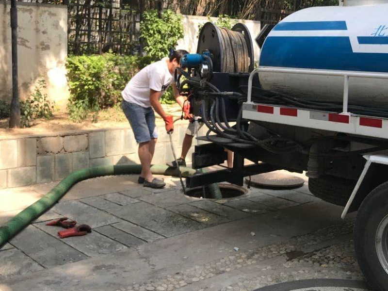 宁波环卫抽粪服务公司清洗大型管道